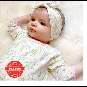 Magnetic me flower onesie. No stains, great condition